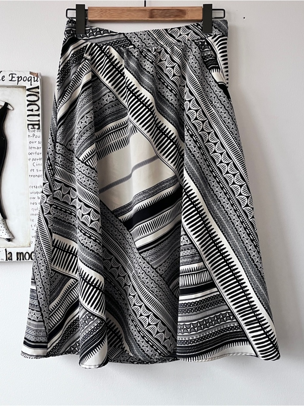 Old Navy Whimsy Cream & Black Patterned Women’s Circle Midi Skirt Size M